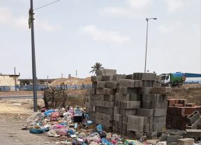 عين حرودة.. مدخل الشطر 26 بجنان زناتة يتحول إلى بؤرة للتلوث و”كلسات” لبيع الآجور وسط صمت مريب: