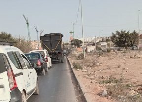 مدخل جماعة الشلالات من جهة شركة “مِيس”… ازدحام مروري وحوادث متكررة تنتظر حلاً