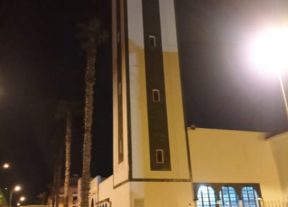 مسجد السنة بعالية المحمدية يئنّ تحت ضعف مكبرات الصوت… فهل أصبح هذا المسجد آخر اهتمامات المسؤولين؟