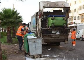 المحمدية.. شاحنات النظافة «تنظف» المدينة أم توزع التلوث في الشوارع؟
