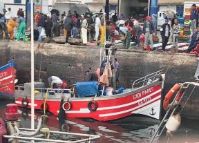 قرار مفاجئ يمنع عدداً من المياومين من دخول ميناء الصيدبمدينة المحمدية  يثير استياء المتضررين